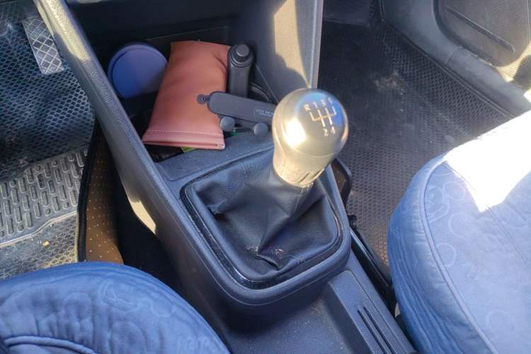 Used Volkswagen Jetta 2013 1.6L Manual Fashion Edition Gear Lever