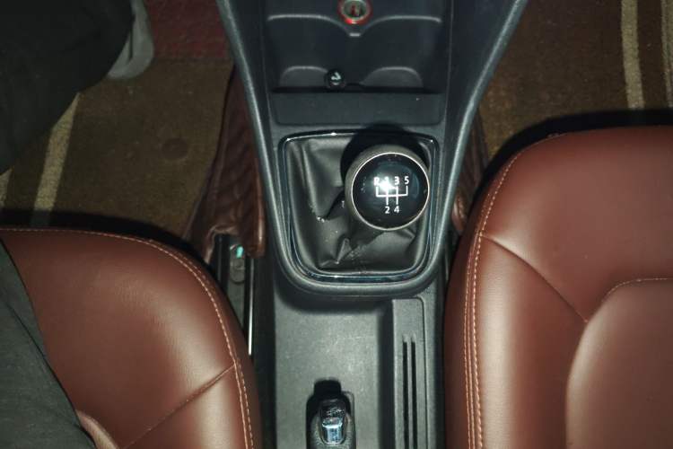 Used Volkswagen Jetta 2013 1.6L Manual Comfort Model Gear Lever
