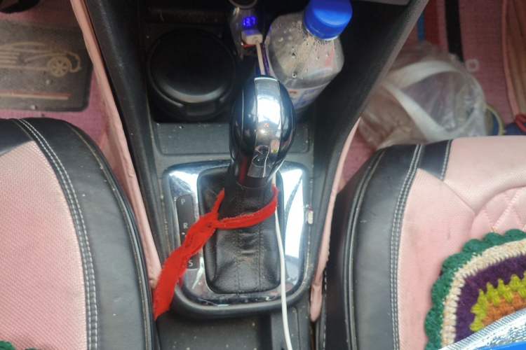 Used Volkswagen Jetta 2013 1.6L Automatic Comfort Model Gear Lever