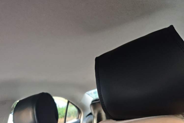 Used Volkswagen Jetta 2013 1.6L Manual Fashion Edition Headliner