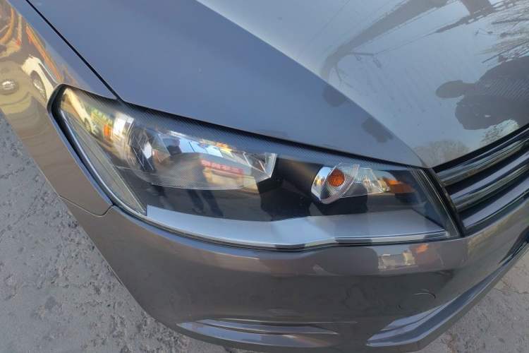 Used Volkswagen Jetta 2013 1.6L Manual Fashion Edition Right Front Headlight