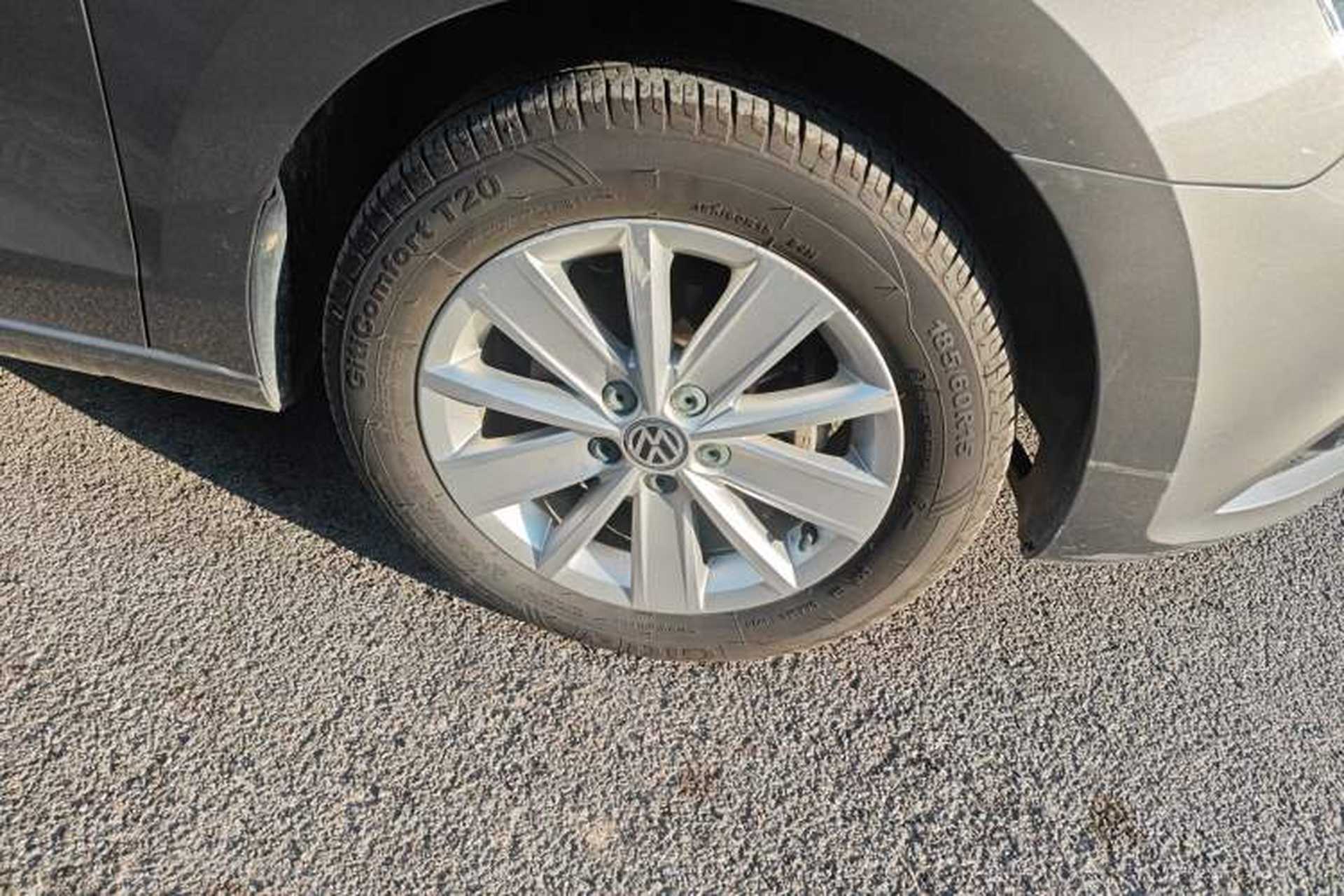 Used Volkswagen Jetta 2013 1.6L Automatic Comfort Model Right Front Wheel Hub