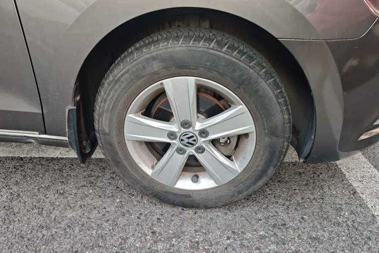 Used Volkswagen Jetta 2013 1.6L Manual Fashion Edition Right Front Wheel Hub