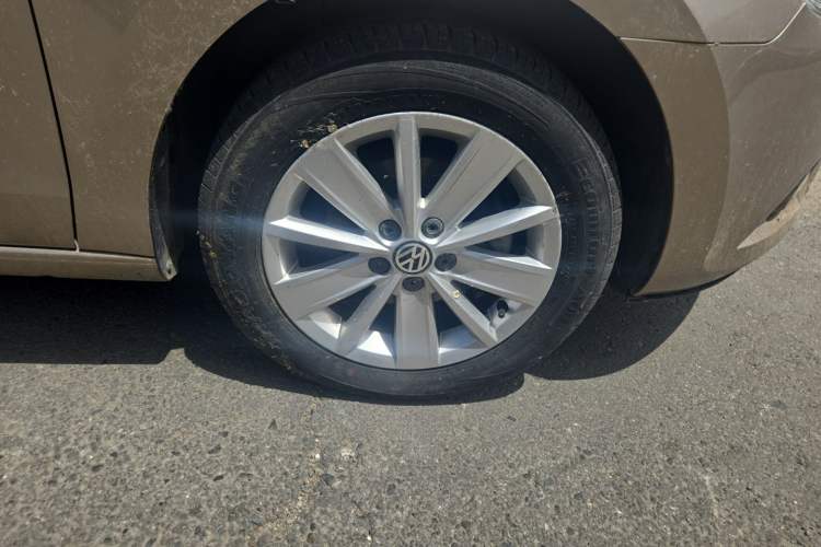 Used Volkswagen Jetta 2013 1.4L Manual Comfort Model Right Front Wheel Hub