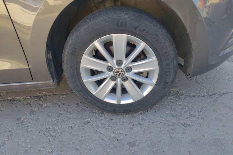 Used Volkswagen Jetta 2013 1.6L Manual Fashion Edition Right Front Wheel Hub