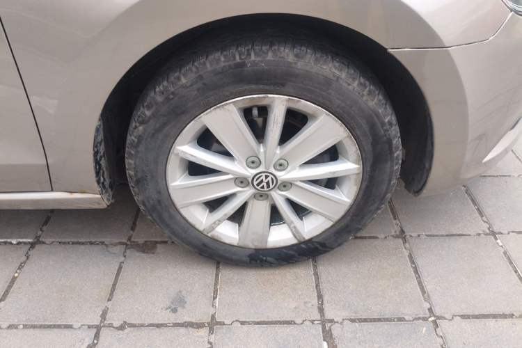 Used Volkswagen Jetta 2013 1.6L Automatic Comfort Model Right Front Wheel Hub