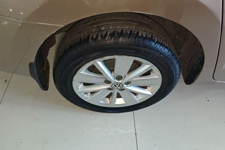 Used Volkswagen Jetta 2013 1.6L Manual Comfort Model Right Rear Wheel Hub