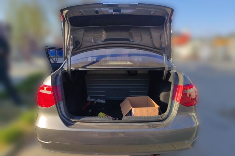 Used Volkswagen Jetta 2013 1.6L Manual Fashion Edition Trunk