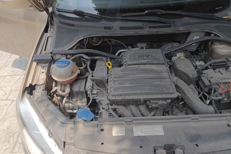 Used Volkswagen Jetta 2013 1.6L Automatic Luxury Model Engine Bay Right