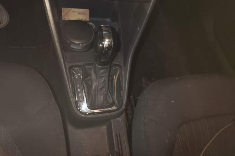 Used Volkswagen Jetta 2013 1.6L Automatic Comfort Model Gear Lever