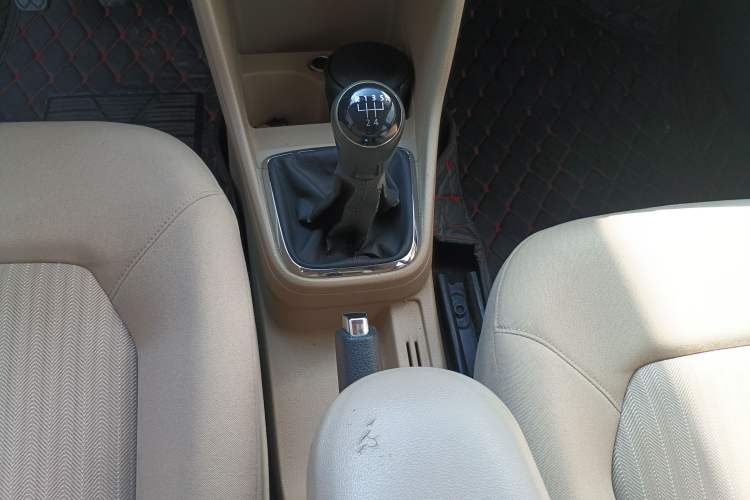 Used Volkswagen Jetta 2013 1.6L Manual Comfort Model Gear Lever
