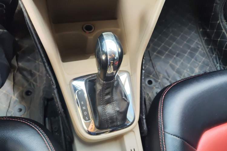 Used Volkswagen Jetta 2013 1.6L Automatic Comfort Model Gear Lever