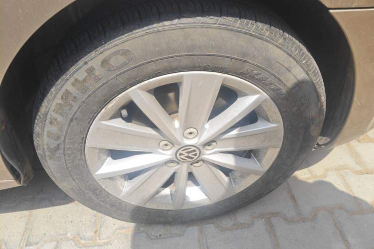 Used Volkswagen Jetta 2013 1.6L Manual Comfort Model Right Front Wheel Hub