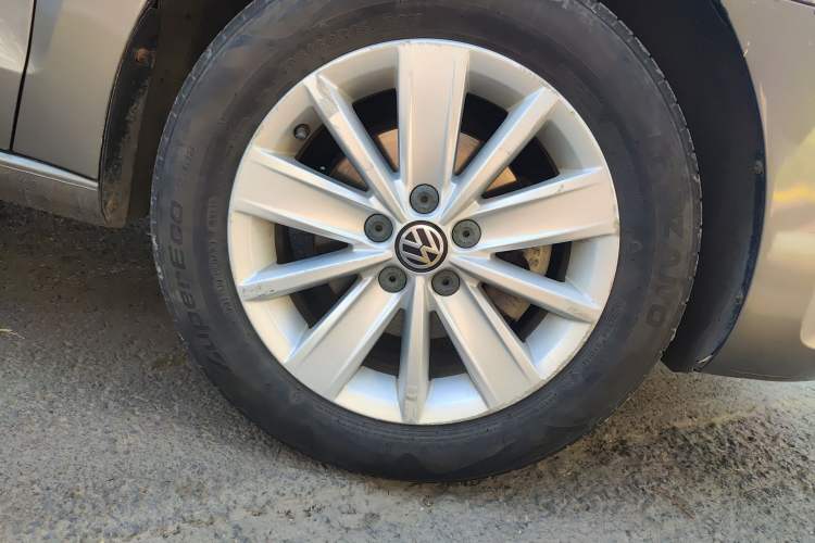 Used Volkswagen Jetta 2013 1.6L Automatic Comfort Model Right Front Wheel Hub