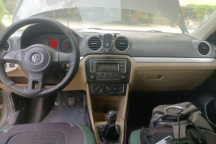 Used Volkswagen Jetta 2013 1.6L Manual Comfort Model Audio And AC Panel