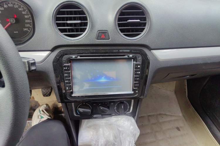 Used Volkswagen Jetta 2013 1.6L Manual Comfort Model Audio And AC Panel