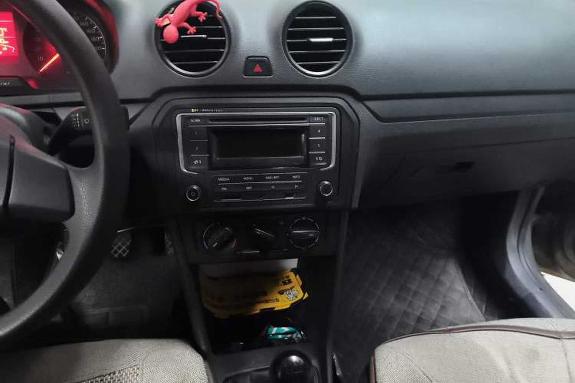 Used Volkswagen Jetta 2013 1.6L Manual Fashion Edition Audio And AC Panel