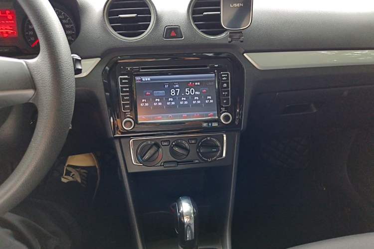 Used Volkswagen Jetta 2013 1.6L Automatic Comfort Model Audio And AC Panel