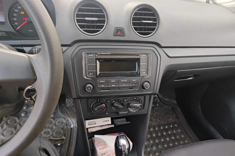 Used Volkswagen Jetta 2013 1.6L Automatic Fashion Model Audio And AC Panel