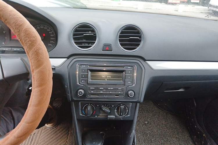 Used Volkswagen Jetta 2013 1.4L Manual Comfort Model Audio And AC Panel