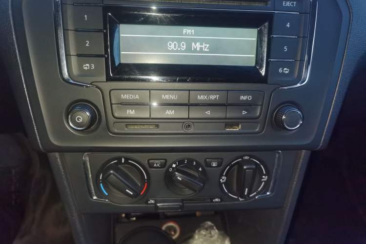 Used Volkswagen Jetta 2013 1.6L Manual Comfort Model Audio And AC Panel