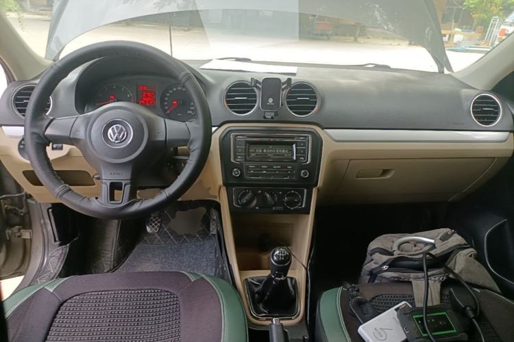 Used Volkswagen Jetta 2013 1.6L Manual Comfort Model Center Console