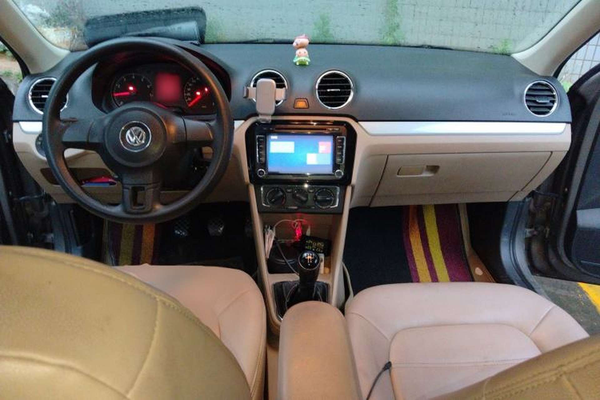 Used Volkswagen Jetta 2013 1.6L Manual Comfort Model Center Console