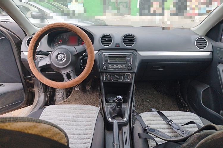 Used Volkswagen Jetta 2013 1.4L Manual Comfort Model Center Console