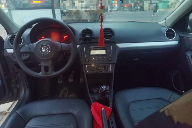 Used Volkswagen Jetta 2013 1.6L Manual Comfort Model Center Console