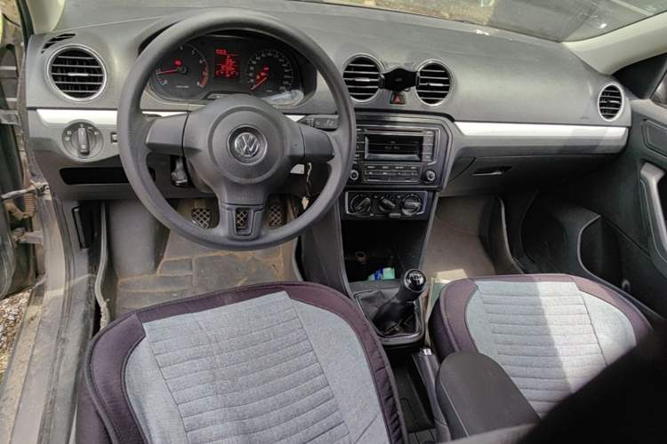Used Volkswagen Jetta 2013 1.4L Manual Comfort Model Center Console