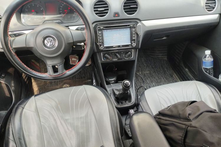 Used Volkswagen Jetta 2013 1.6L Manual Comfort Model Center Console