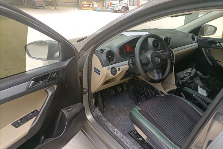 Used Volkswagen Jetta 2013 1.6L Manual Comfort Model Driver Seat