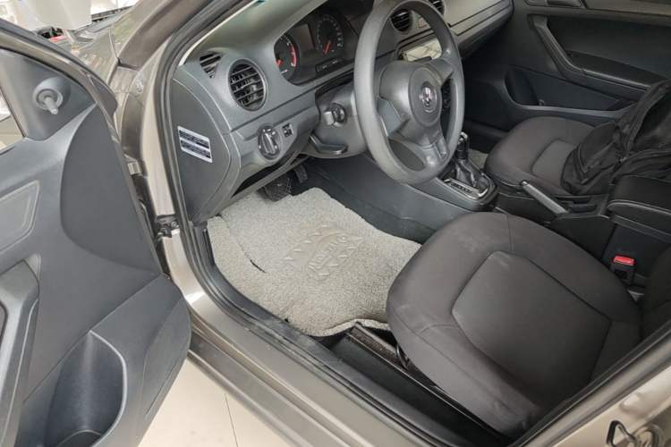 Used Volkswagen Jetta 2013 1.6L Automatic Fashion Model Driver Seat