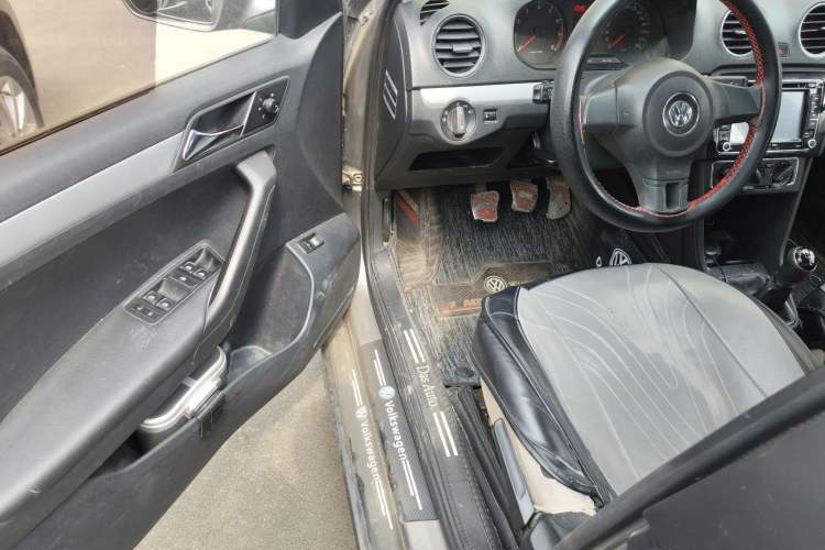 Used Volkswagen Jetta 2013 1.6L Manual Comfort Model Driver Seat