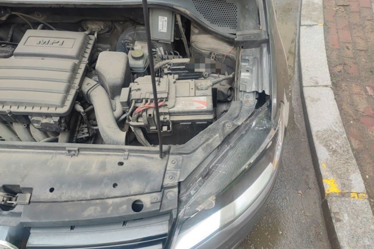 Used Volkswagen Jetta 2013 1.6L Automatic Fashion Model Engine Bay Left