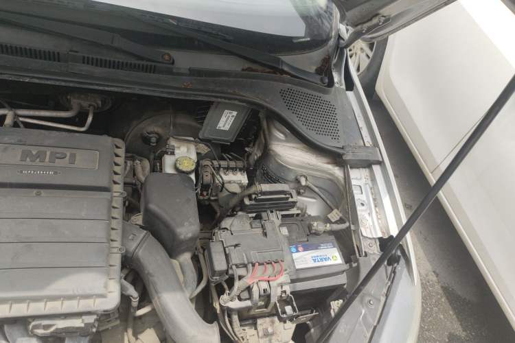 Used Volkswagen Jetta 2013 1.6L Automatic Comfort Model Engine Bay Left