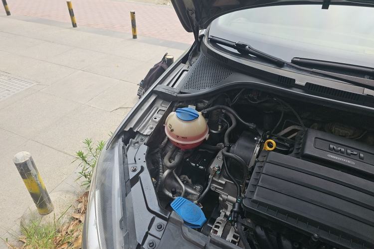 Used Volkswagen Jetta 2013 1.6L Automatic Fashion Model Engine Bay Right