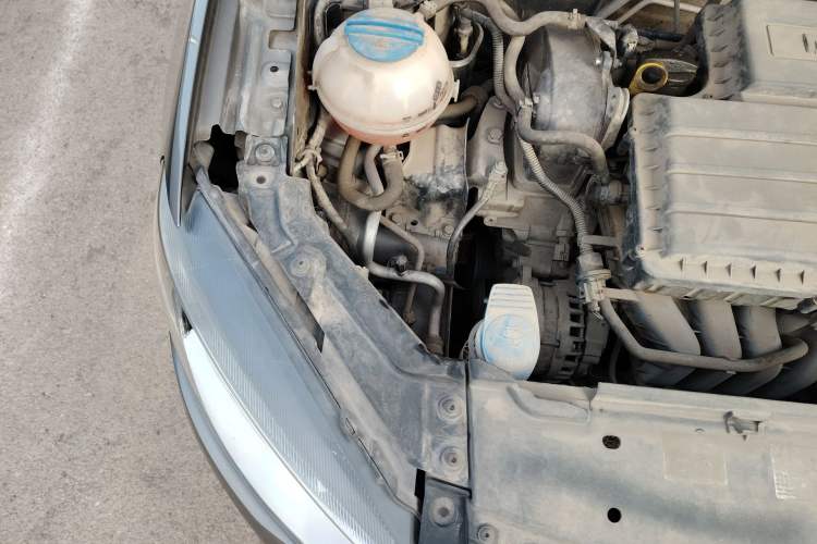 Used Volkswagen Jetta 2013 1.6L Automatic Comfort Model Engine Bay Right