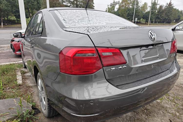 Used Volkswagen Jetta 2013 1.6L Manual Fashion Edition Exterior 2