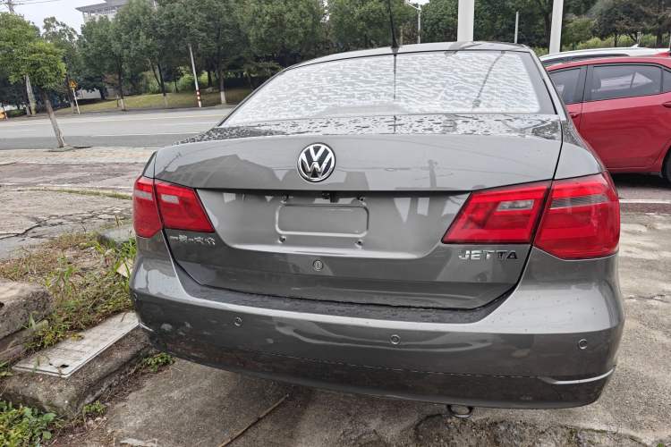 Used Volkswagen Jetta 2013 1.6L Manual Fashion Edition Exterior 3