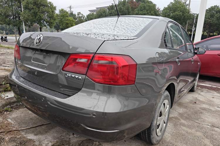 Used Volkswagen Jetta 2013 1.6L Manual Fashion Edition Exterior 4