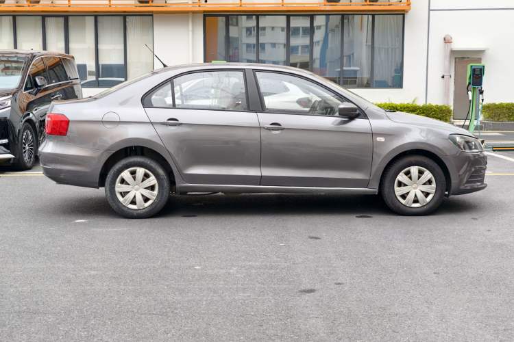 Used Volkswagen Jetta 2013 1.6L Automatic Fashion Model Exterior 4