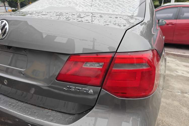 Used Volkswagen Jetta 2013 1.6L Manual Fashion Edition Exterior 5