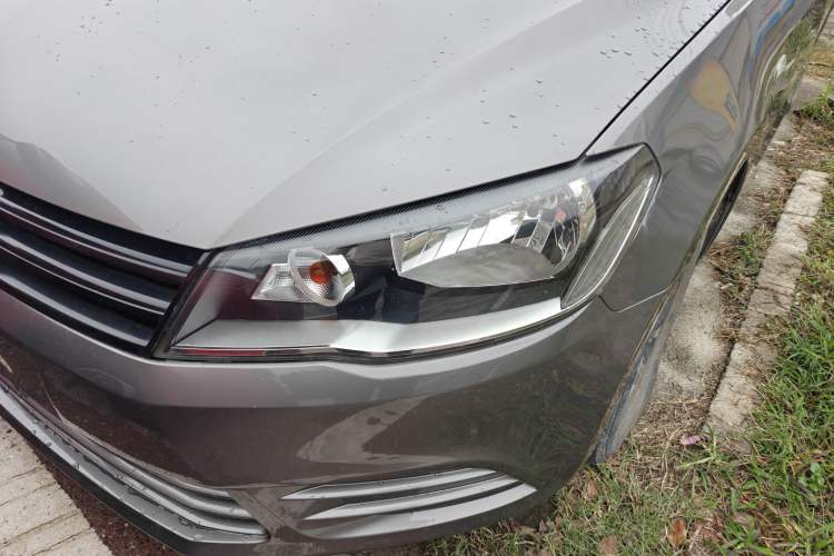 Used Volkswagen Jetta 2013 1.6L Manual Fashion Edition Exterior 6