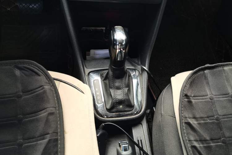 Used Volkswagen Jetta 2013 1.6L Automatic Comfort Model Gear Lever