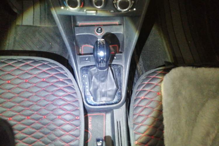 Used Volkswagen Jetta 2013 1.6L Automatic Comfort Model Gear Lever
