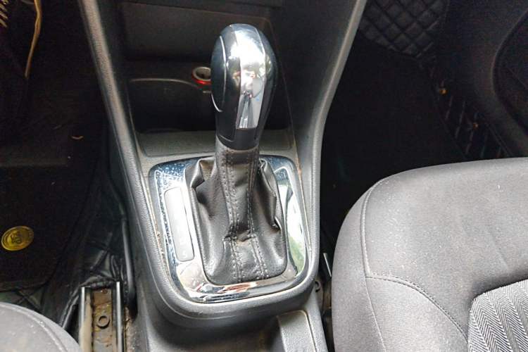 Used Volkswagen Jetta 2013 1.6L Automatic Comfort Model Gear Lever