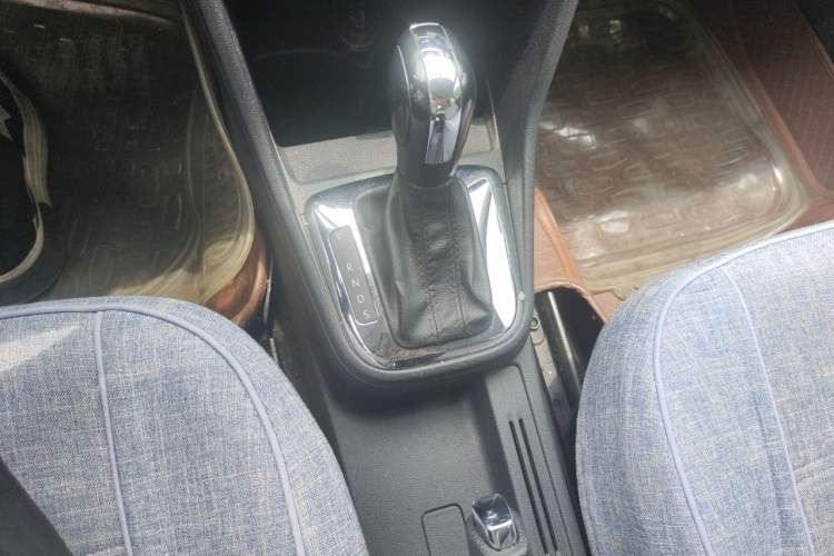 Used Volkswagen Jetta 2013 1.6L Automatic Comfort Model Gear Lever