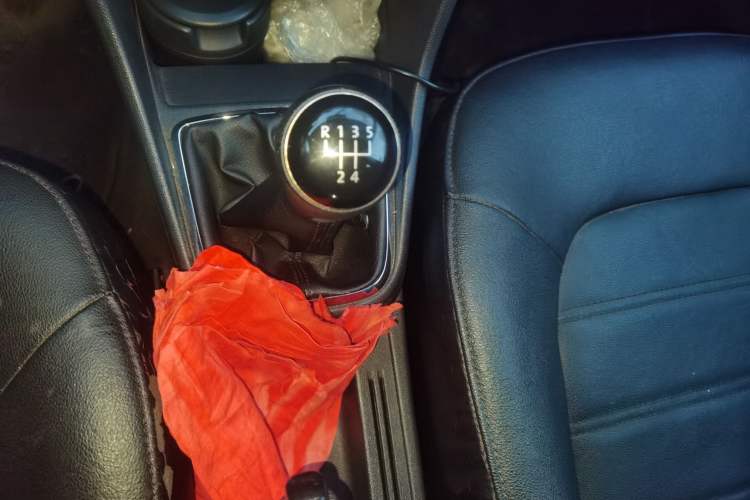 Used Volkswagen Jetta 2013 1.6L Manual Comfort Model Gear Lever