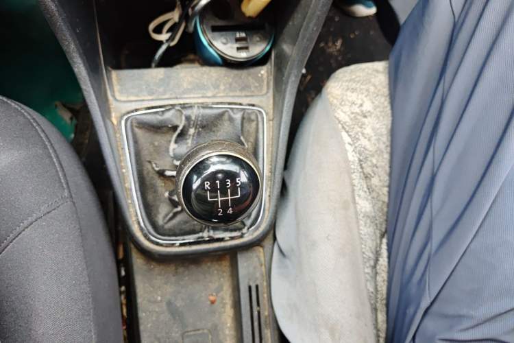 Used Volkswagen Jetta 2013 1.6L Manual Comfort Model Gear Lever